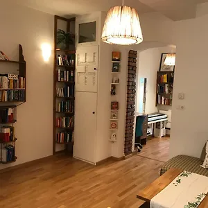 Near Schoenbrunn And Downtown Wien