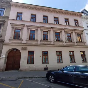 Pia's Gardenview Wien